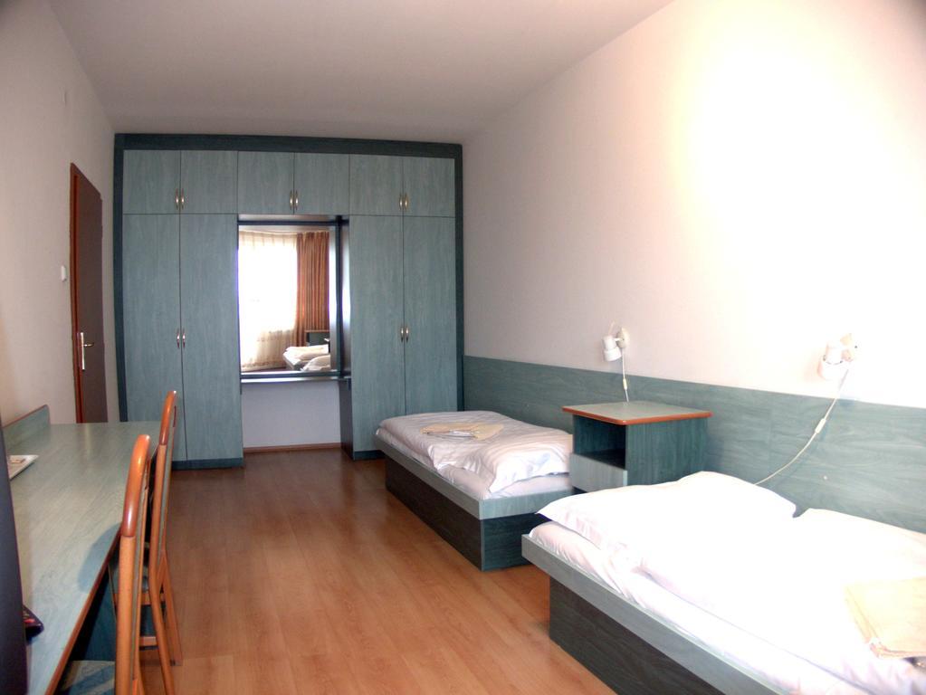 Hotel Astra Pozsony Kültér fotó